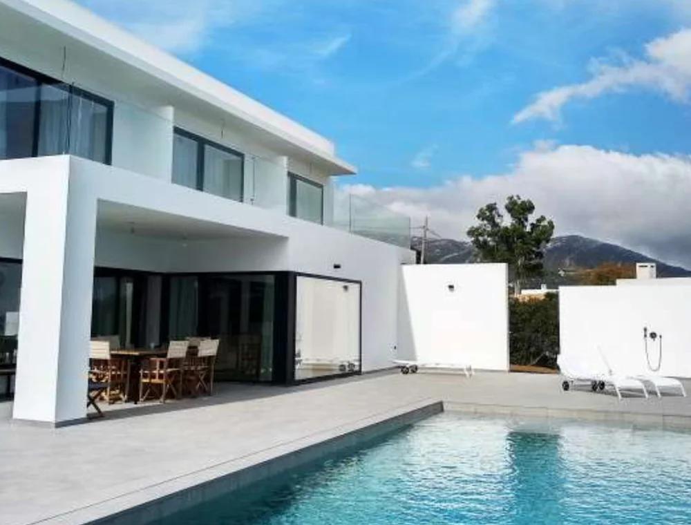 Vivienda contemporánea con piscina en El Cuartón, parcela 25